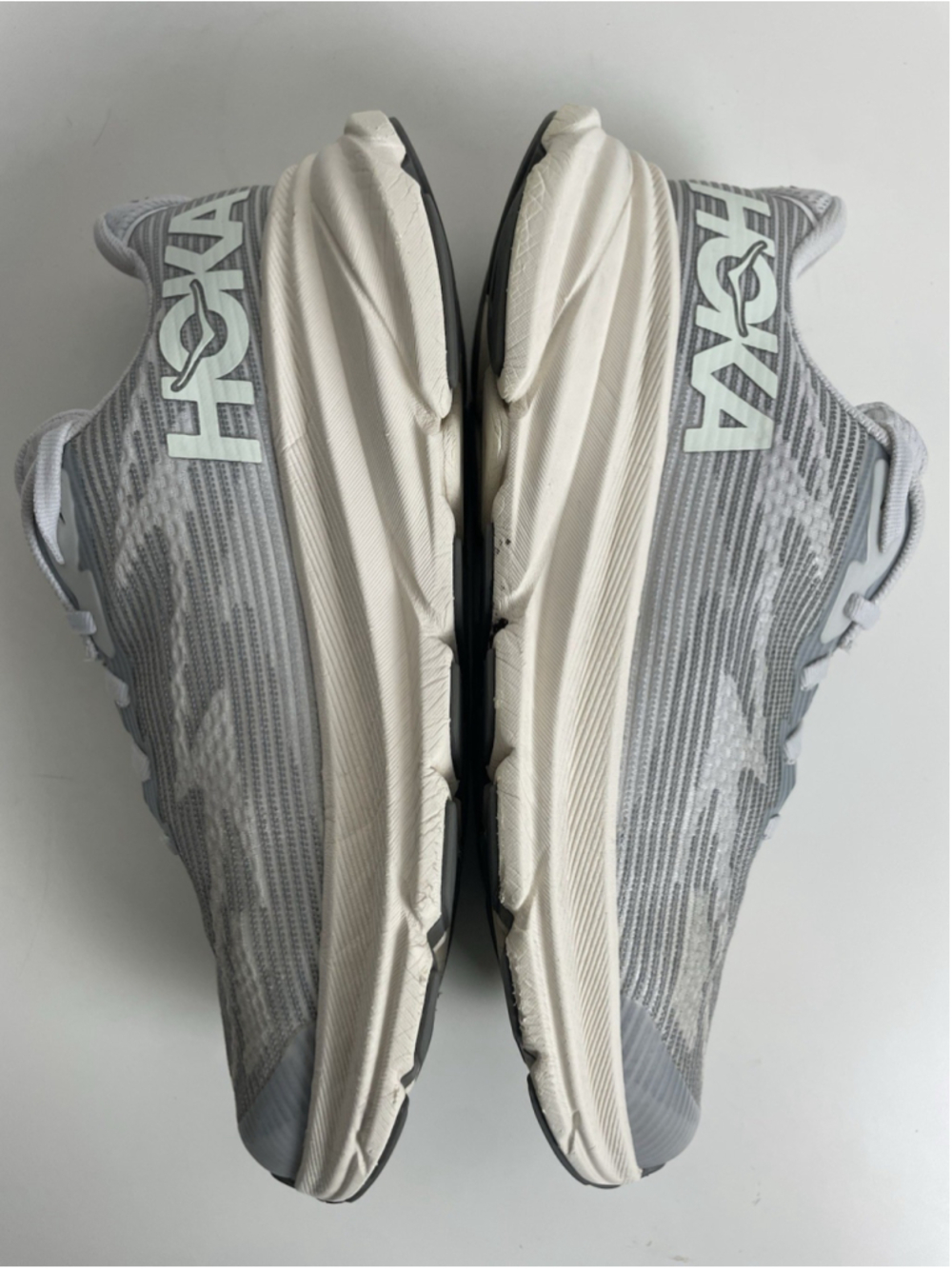 Hoka Clifton 9 Youth Kids Size 6MD Fits Women’s 7.5-8 Grey Silver Running Shoes - Picture 6 of 11